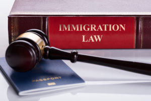 Un abogado de inmigración puede ayudarle a obtener la naturalización a través del N400